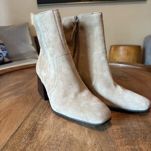 Blondo Waterproof Salome Taupe Suede Boots size 6 NWOT